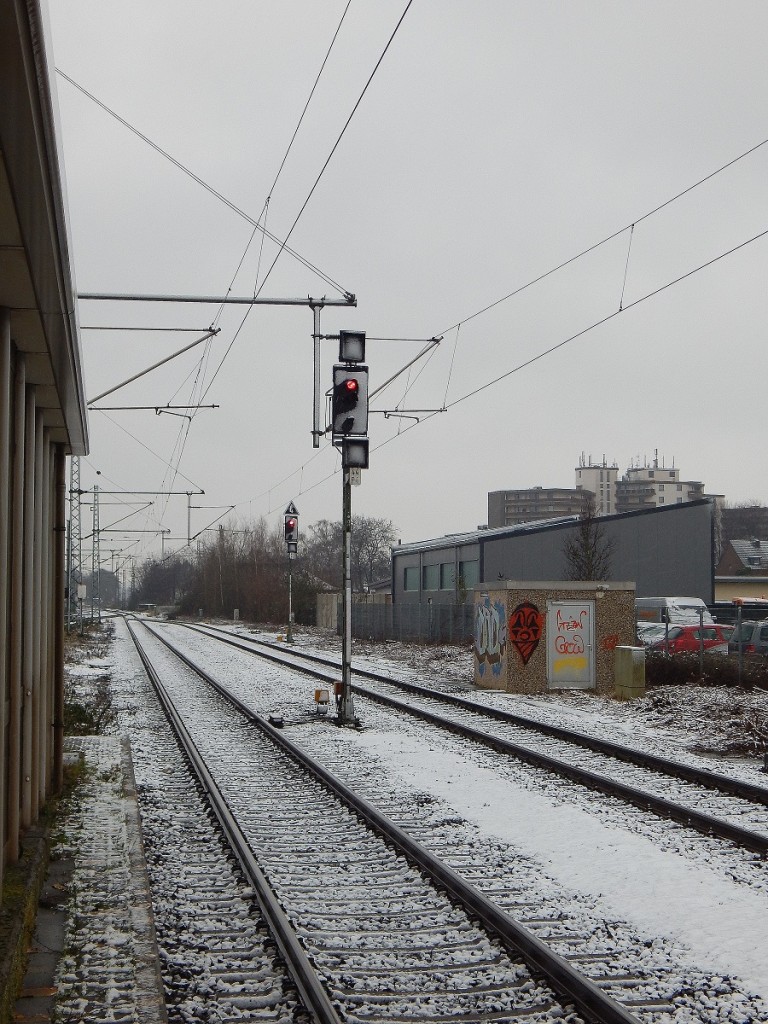 Nach fast Schnee freien Winter gelang es mir am 15.2 ein Schneebild zu machen. Leider hielt die weiße Pracht nicht lange. Am Mittag war vom Schnee nichts mehr zu sehen.

Grevenbroich 15.02.2016