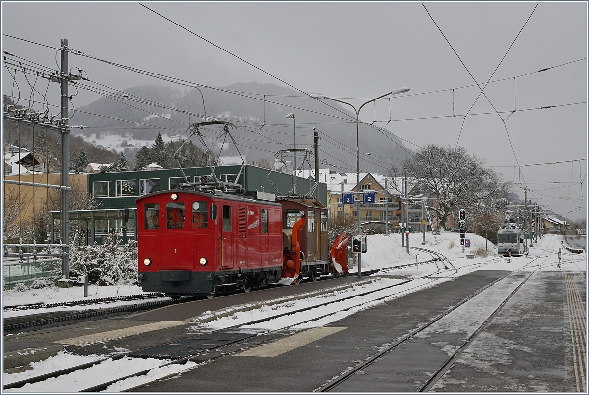 Nach getaner Arbeit ist die HG 2/2 N°1 mit ihrer Xrot 91 wieder nach Blonay zurück gekehrt und wird  gleich ins Dépôt verschwinden.

28. Jan. 2019 
