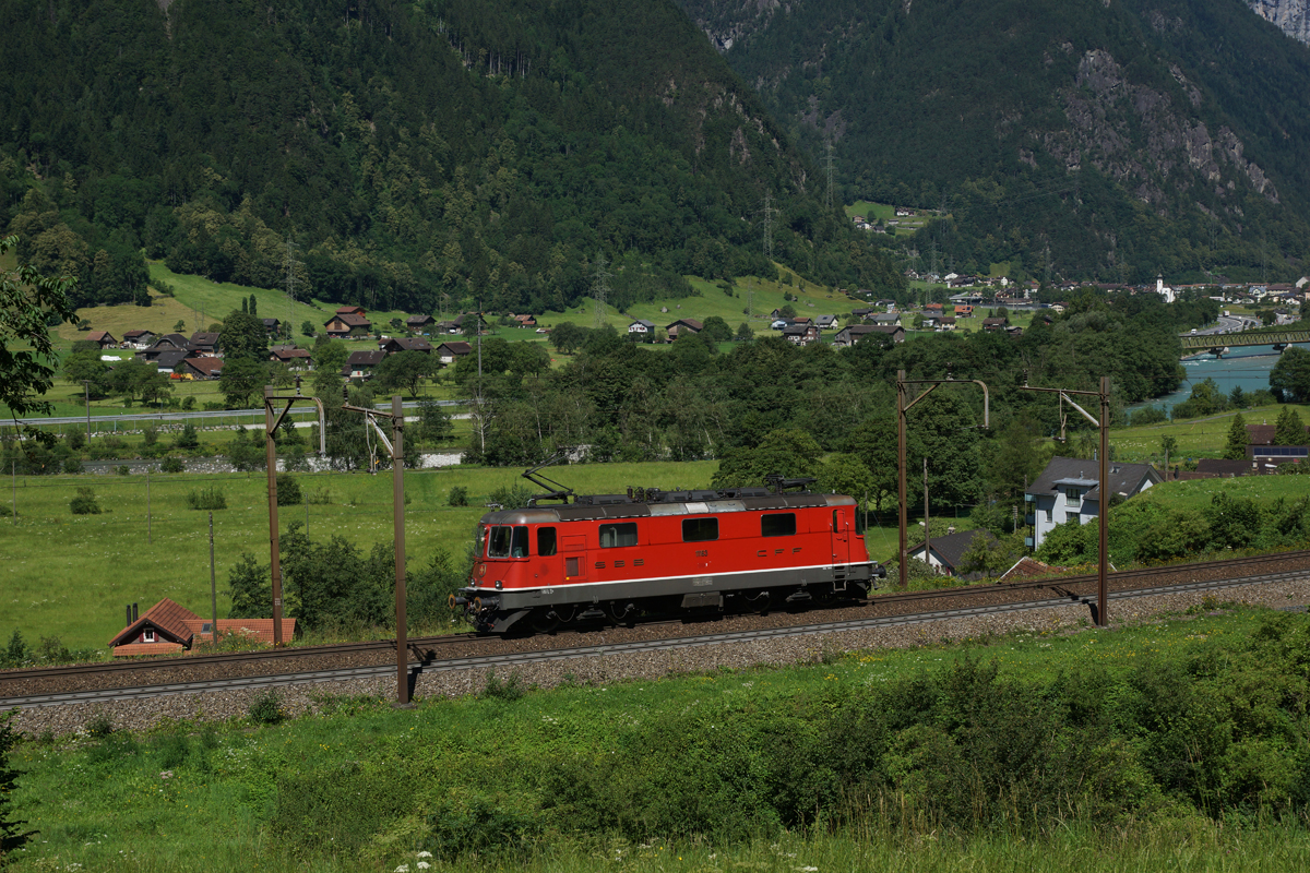 Nach getaner Arbeit kehrt die Re 4/4 II 11163 am 03.07.2014 wieder nach Erstfeld zurück.