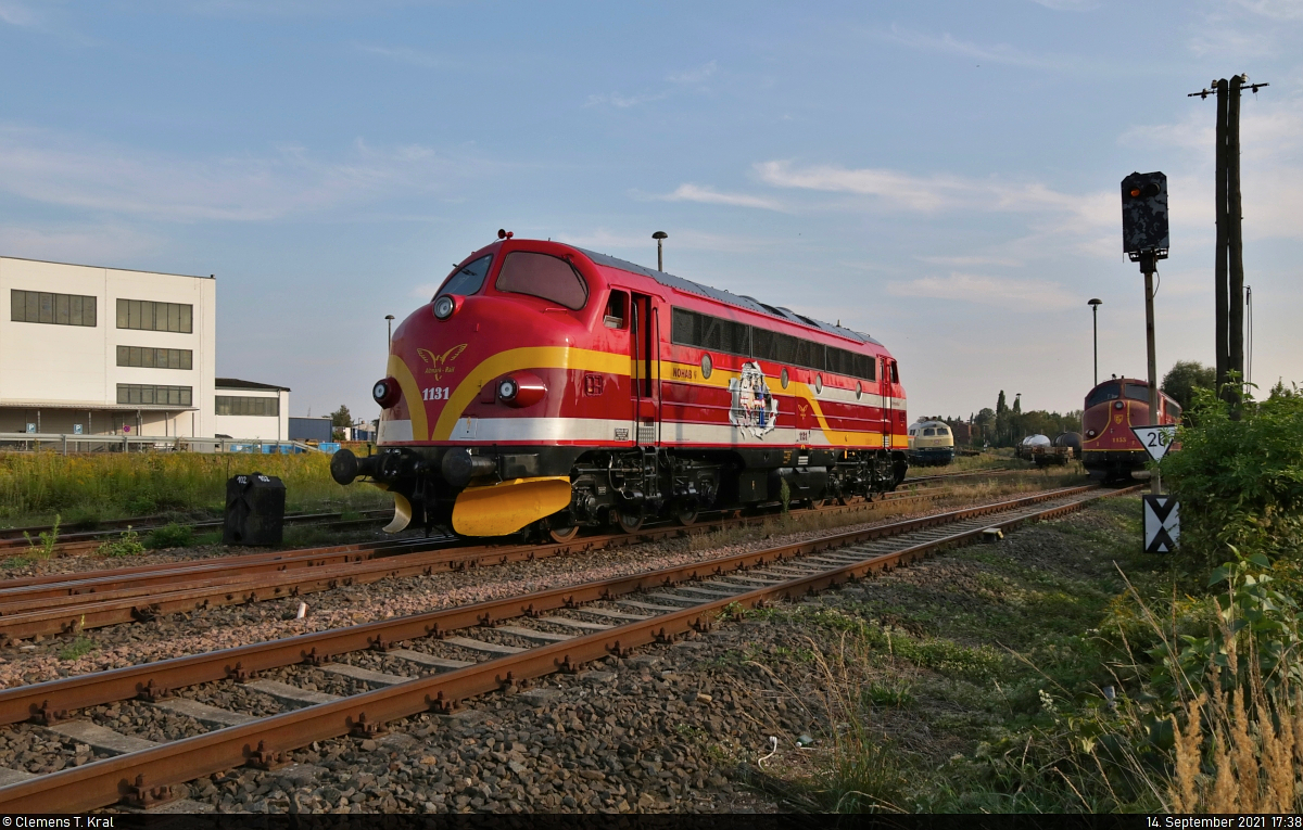 Nach getaner Rangiertätigkeit bewegt sich 227 003-1 (NOHAB MY 1131  Malene ) im Güterbahnhof Staßfurt auf ein Abstellgleis.

🧰 Altmark-Rail GmbH
🕓 14.9.2021 | 17:38 Uhr