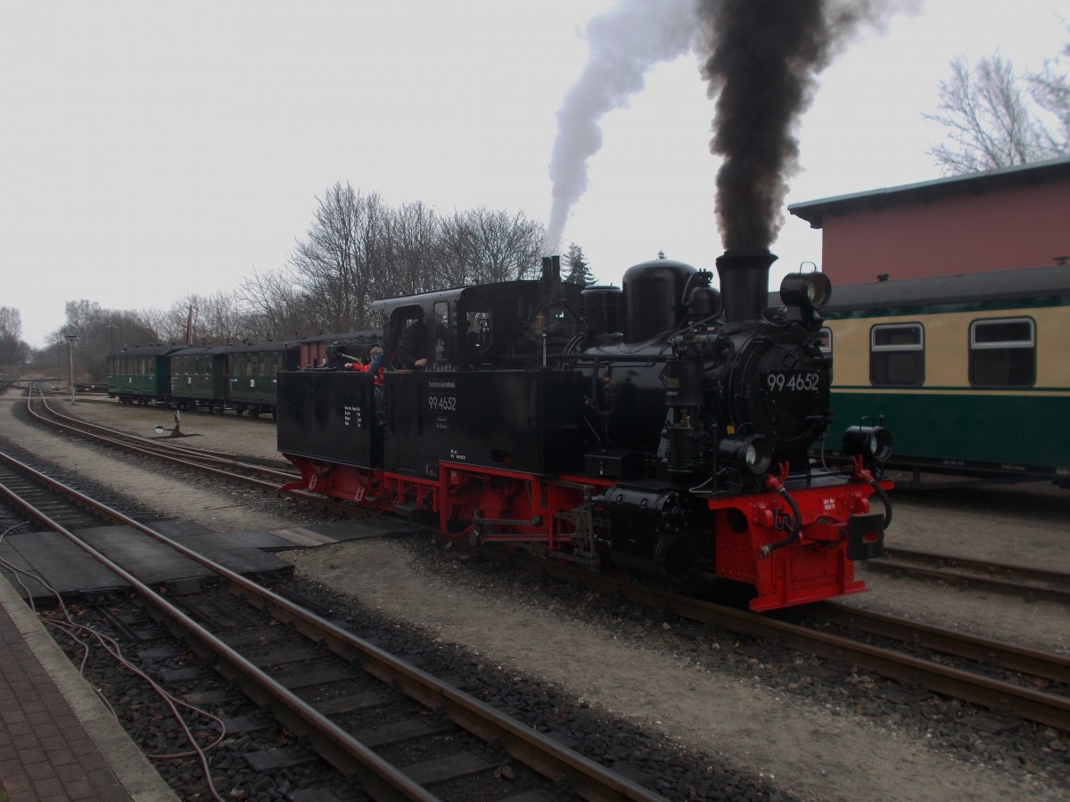 Nach ihrer Aufarbeitung im Dampflokwerk Meiningen und ihrer Probefahrt in Jöhstadt,kehrte die 99 4652 wieder zurück nach Rügen und steht wieder betriebsfähig zur Verfügung.Am 15.März 2015 lud die Lok bei einem kleinen Bahnhofsfest in Putbus zur Mitfahrt auf dem Führerstand ein.