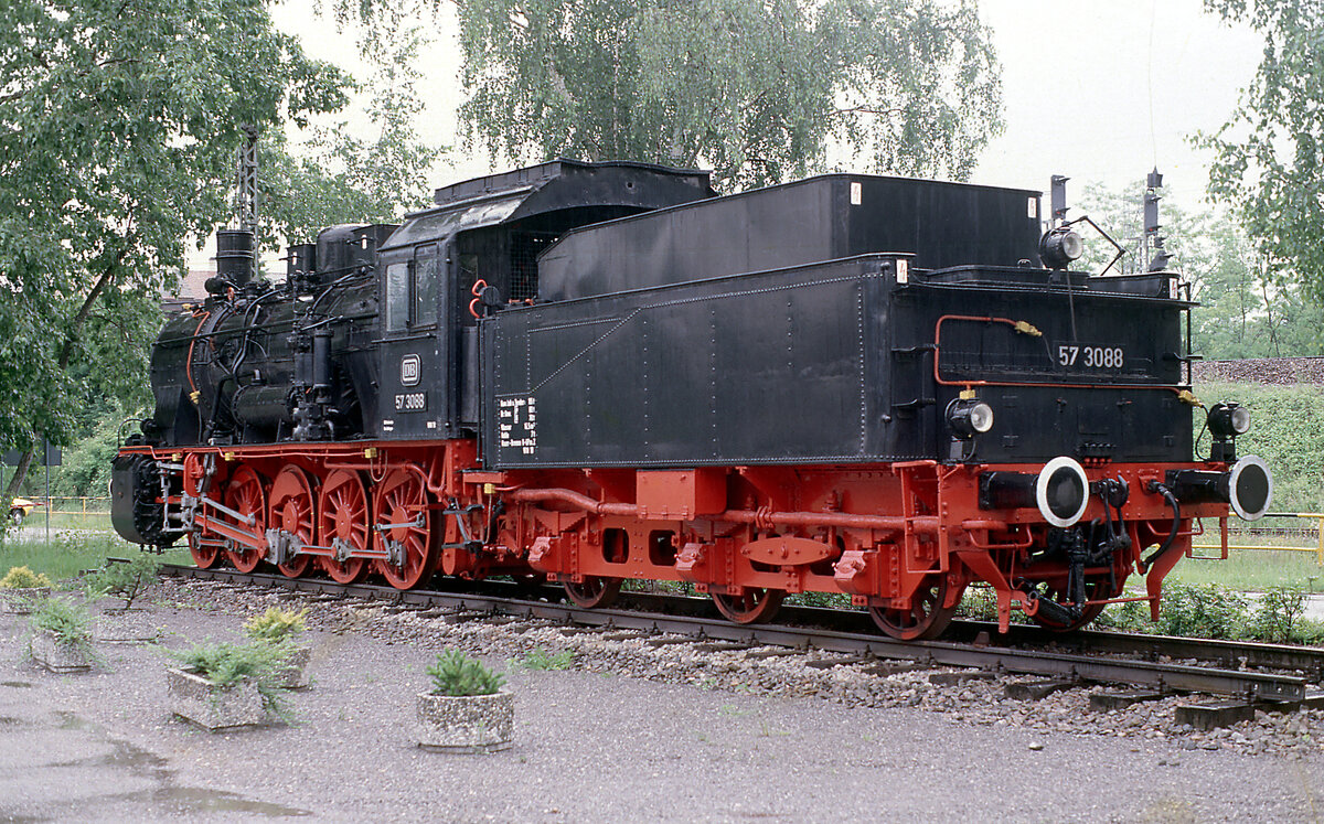 Nach ihrer Pr�sentation auf der Ausstellung in Bochum-Dahlhausen 1985 kam 57 3088 wieder ins Bw. Haltingen, aufgenommen am 16.09.1987.