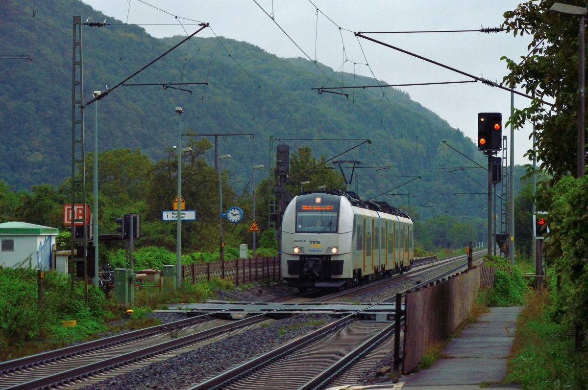 Nach kurzem Halt am Bahnsteig in Namedy setzt der MRB-Triebwagen 460 007-8 seinen Weg nach Koblenz Hbf fort. 14.9.2013