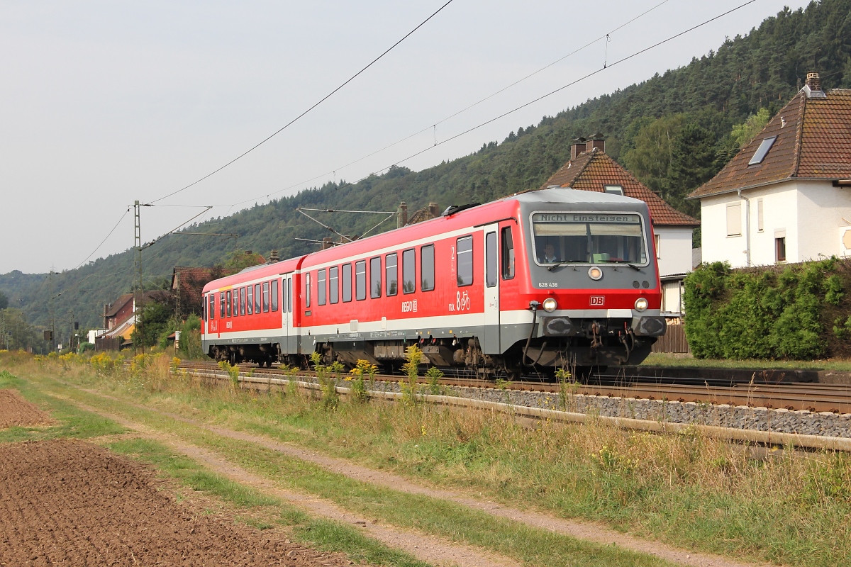 Nach  Nicht Einsteigen  war am 24.08.2013 dieser 628 438 auf der KBS 610 unterwegs. Aufgenommen in Ludwigsau-Friedlos.