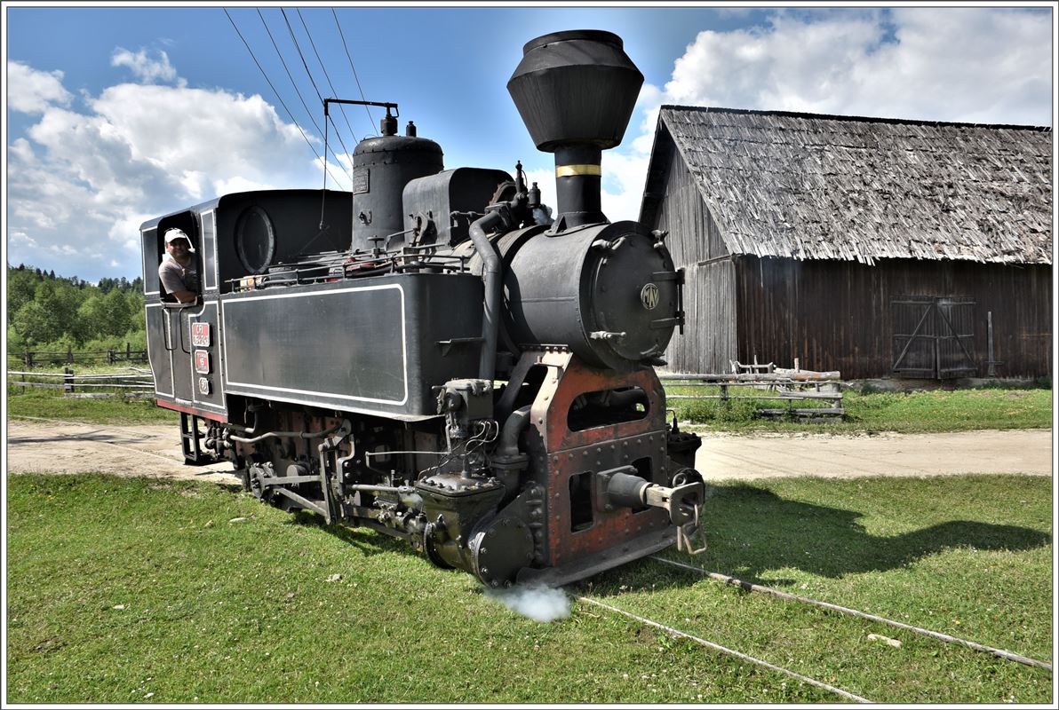 Nach der Rückkehr in Comandau wird die 764.243 wieder über das Gleisdreieck abgedreht. (15.06.2017)