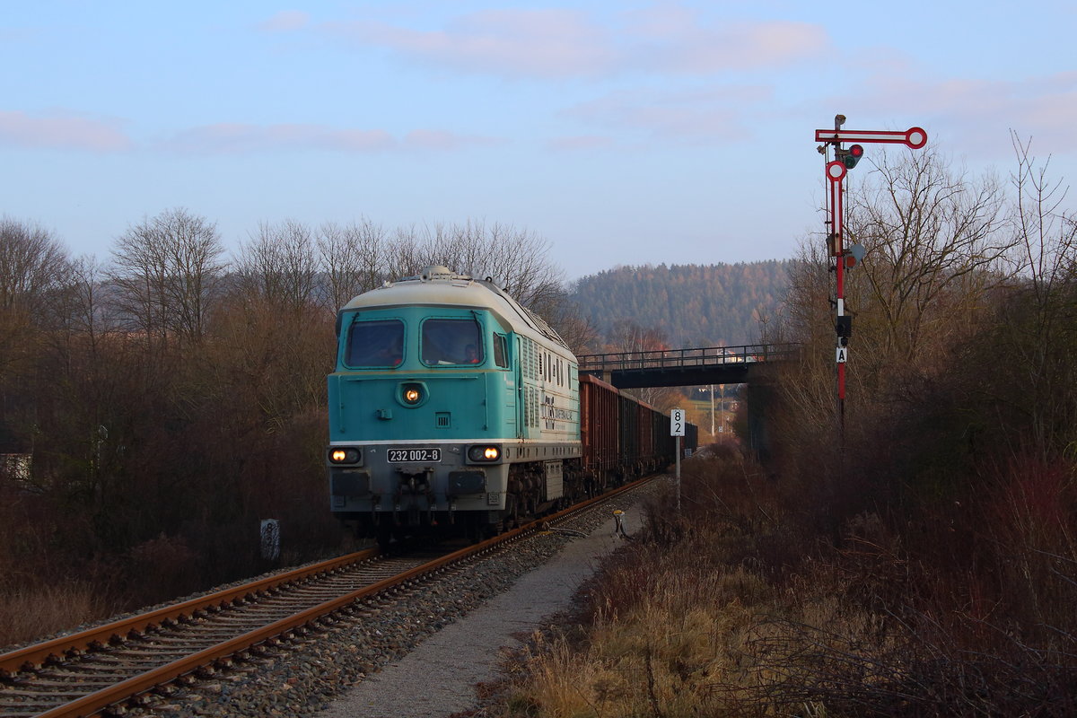 Nach Umsetzen in Wünschendurf ging der beladene Zugteil nach Gera. Wo es dann die Tage gen Stuttgart weiter geht. 
Zuglok hier die Container Terminal Halle Saale (CTHS)232. Aufgenommen in Wünschendorf/Elster am 27.01.2018. 