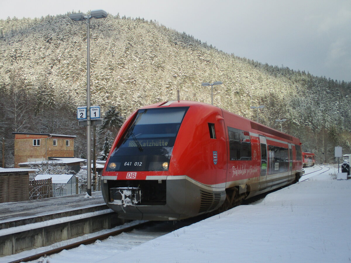 Nach der Zugkreuzung in Sitzendorf ging es für den 641 012,am 19.Januar 2024,weiter nach Katzhütte.