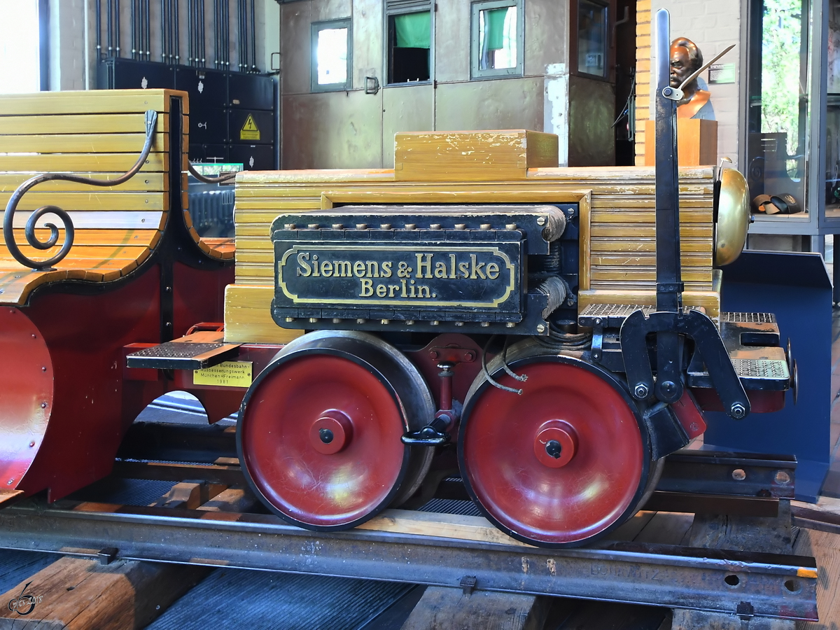 Nachbau der ersten elektrischen Lokomotive von Siemens & Halske. (Deutsches Technikmuseum Berlin, April 2018)