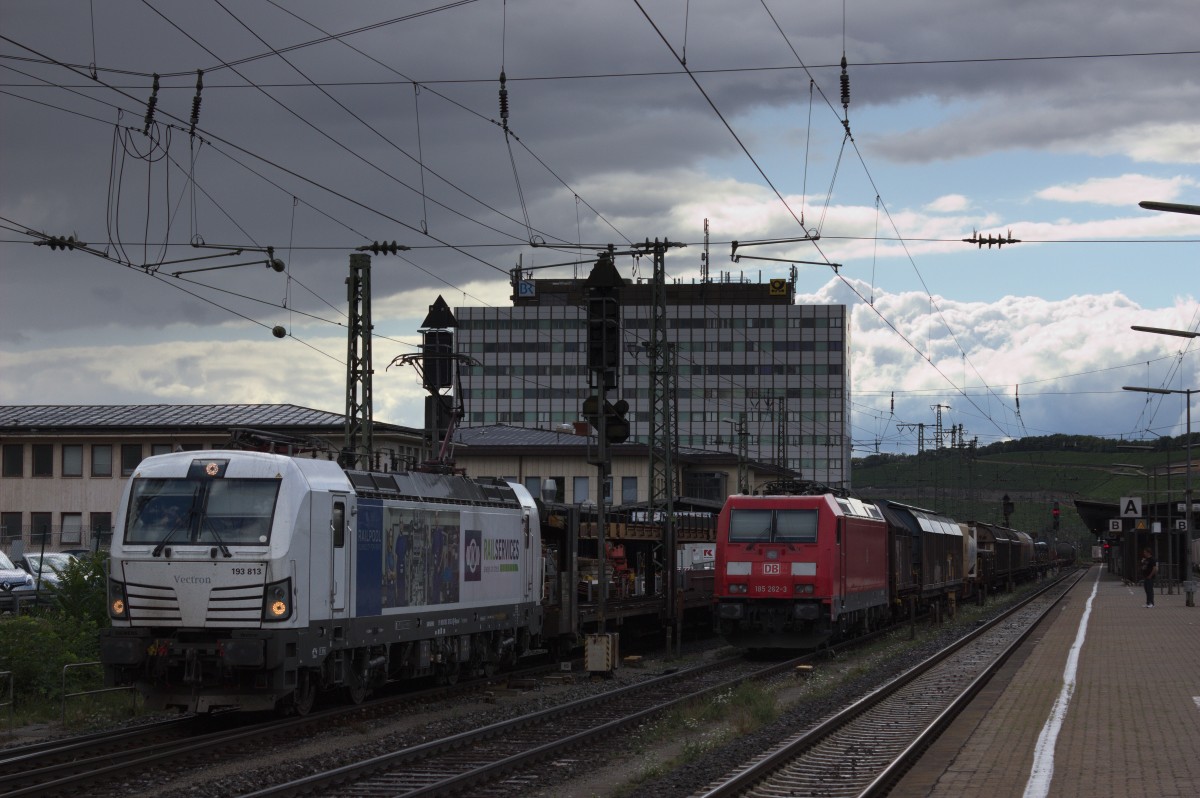 Nachdem 193 813 einen Stopp am Würzburger Gleis 1 eingelegt hat, durfte er nach kurzer Zeit auch weiterfahren. Aufgenommen am 25.07.15... Grüße auch an den Tf. Das Bild würde mich auch interessieren :D 