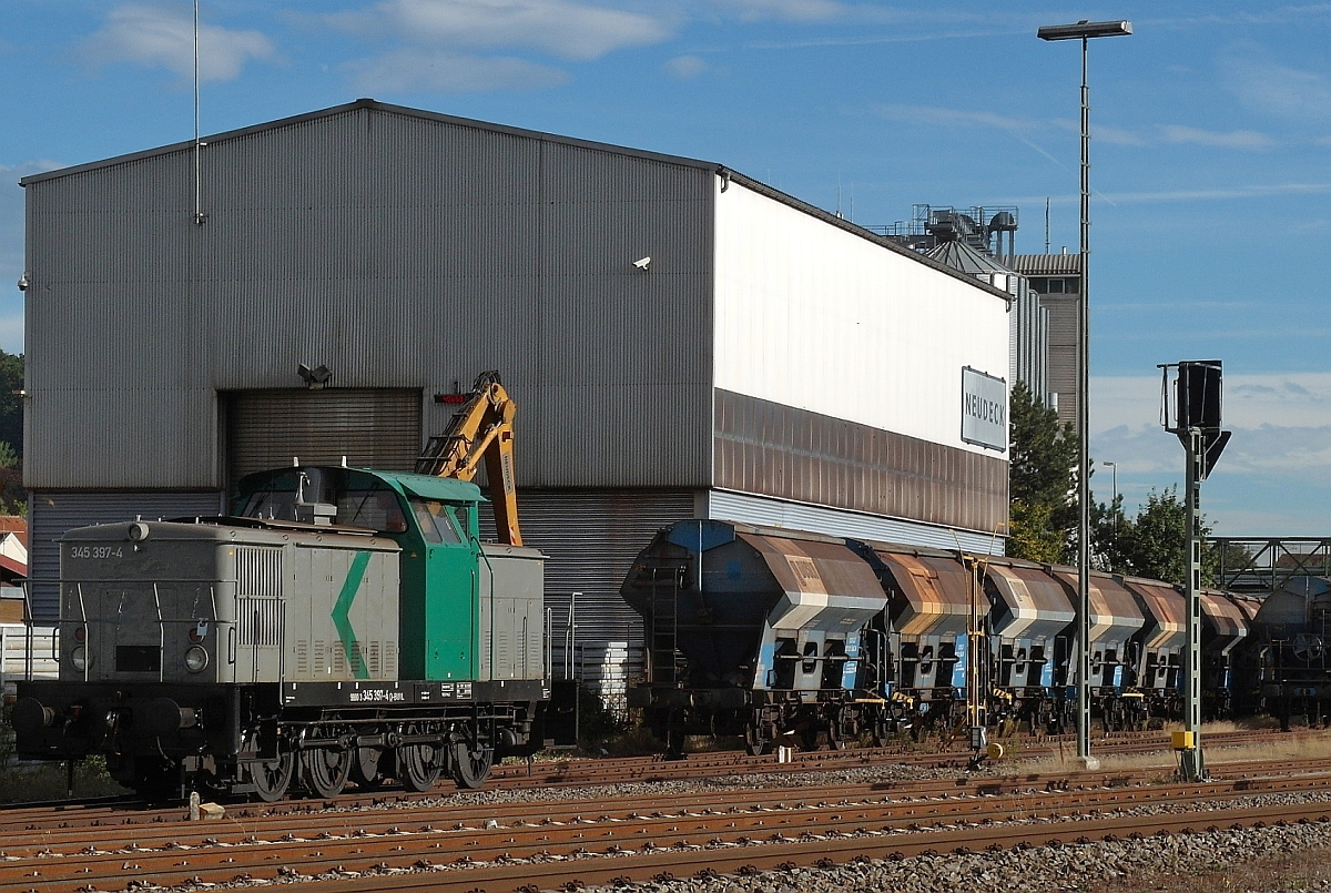 Nachdem 345 397-4 einen Ganzzug mit Wagen der Gattung Tdns nach Biberach (Ri�) gezogen hatte wurde die Ost-V60 abgestellt (16.09.2015)