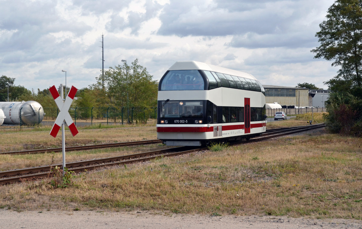 Nachdem 670 002 am 22.09.18 die Oststraße erreicht und die Fahrtrichtung gewechselt hatte, setzte er seine Fahrt Richtung Salegaster Chaussee fort.