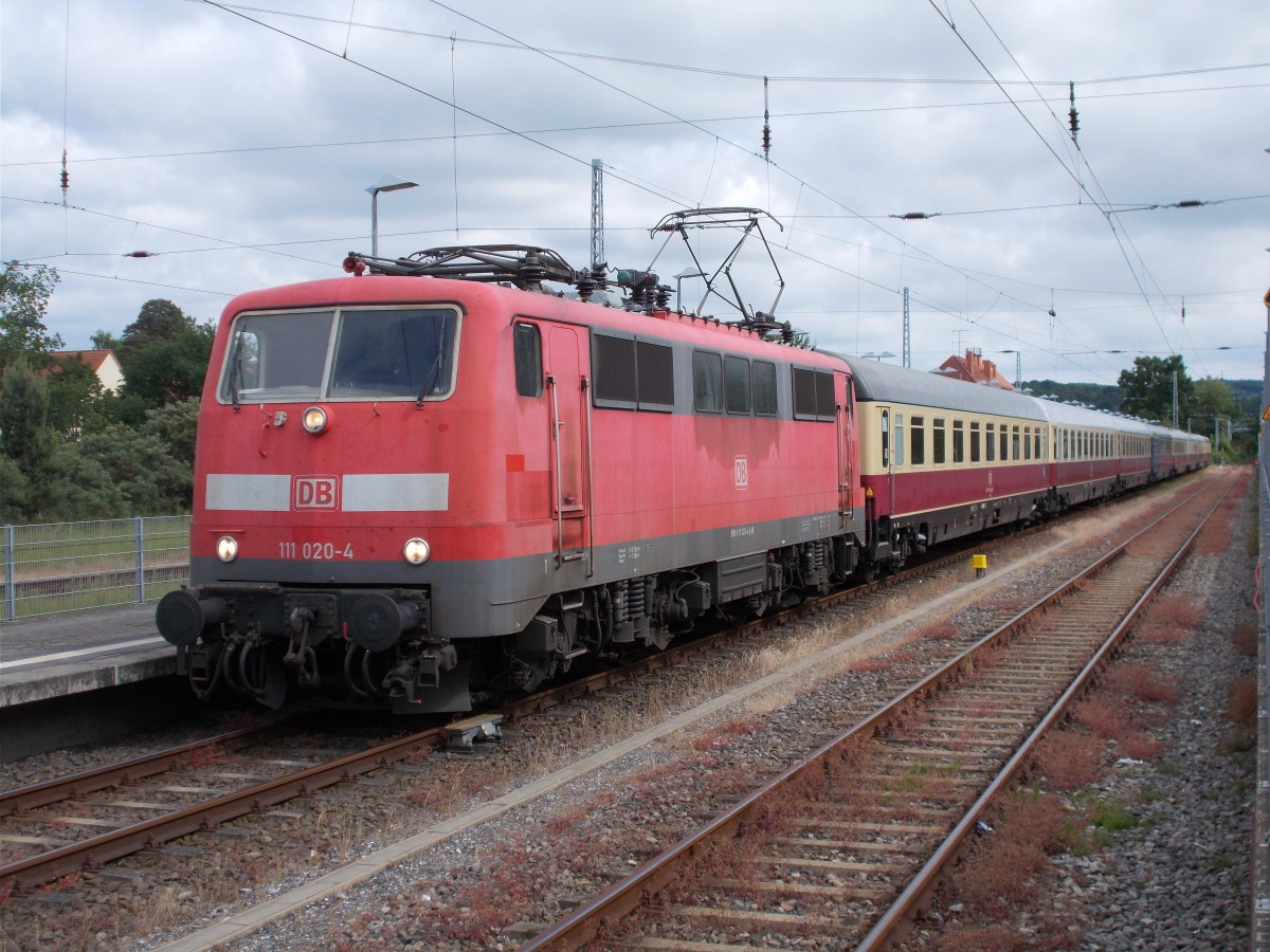 Nachdem alle Reisende den AKE Sonderzug aus Koblenz in Binz,am 21.Juni 2015 verlassen hatten,brachte 111 020 den Leerpark nach Stralsund,wo der Zug eine Woche abgestellt wird.