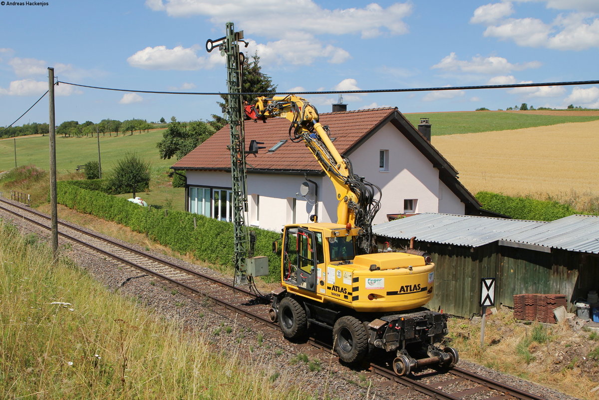 Nachdem Ausfahrvorsignal verlässt auch das Einfahrsignal F des Bahnhof Döggingen seinen angestammten Platz 30.7.18