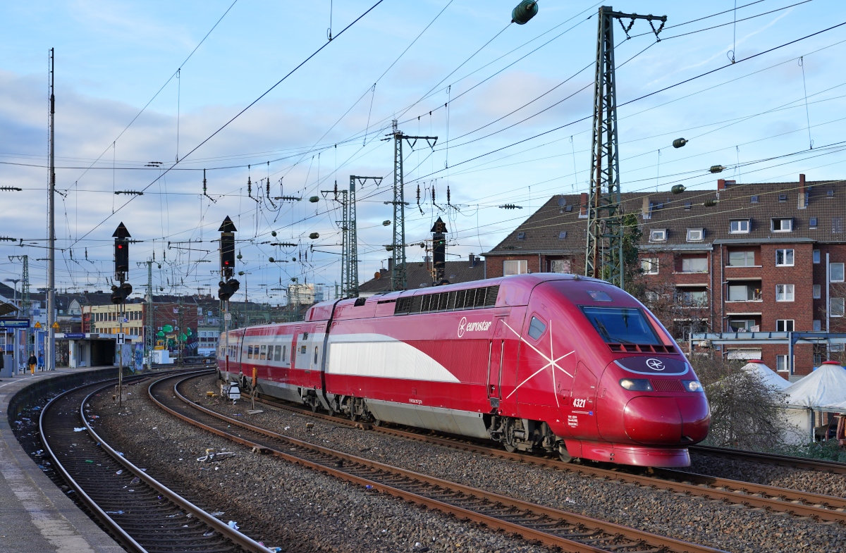 Nachdem die beiden SNCF-Tochterunternehmen Thalys und Eurostar International fusionierten,  verkehren die Hochgeschindigkeitszüge aus dem Rhein-Ruhr-Gebiet nach Paris seit dem 01.10.2023 unter diesem Namen. Am 01.03.2024 durchfährt der Triebzug 4321 mit neuem Triebkopfdesign Düsseldorf-Volksgarten.