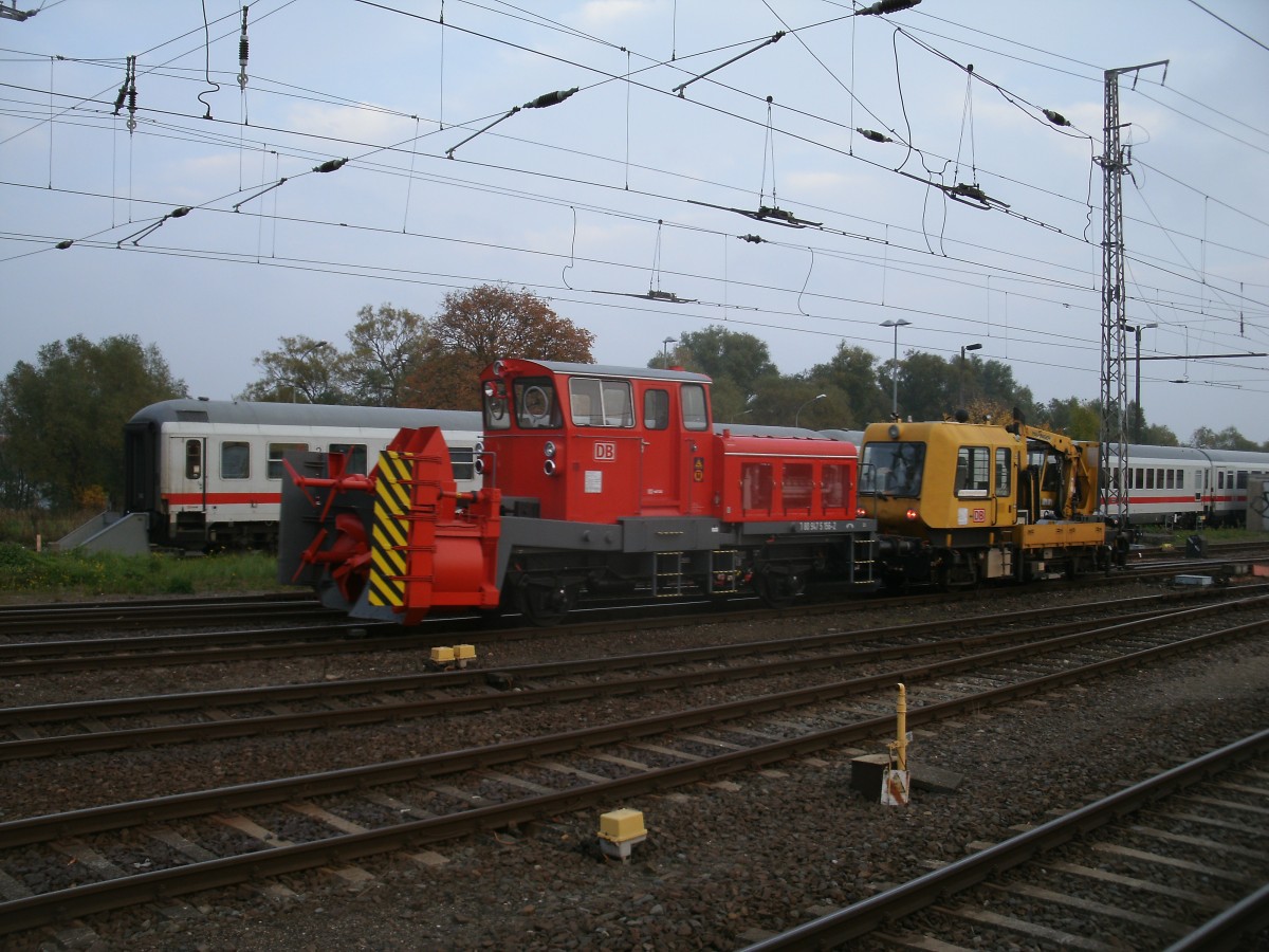 Nachdem Ende vom Bahnhofsfest in Stralsund holte das GAF,am 12.Oktober 2013,die ausgestellte Schneefr�se ab.
