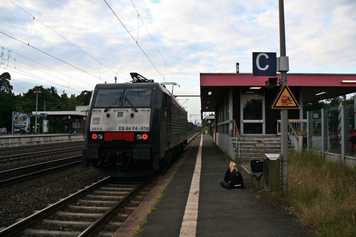 Nachdem ES 64 F4-016 den Az 1350 in die Umspanngruppe von Neu-Isenburg gezogen und vom Zug abgesetzt hatte, machte sie sich als Lz-Fahrt zurck in Richtung Norden. Gre an den Lokfhrer!