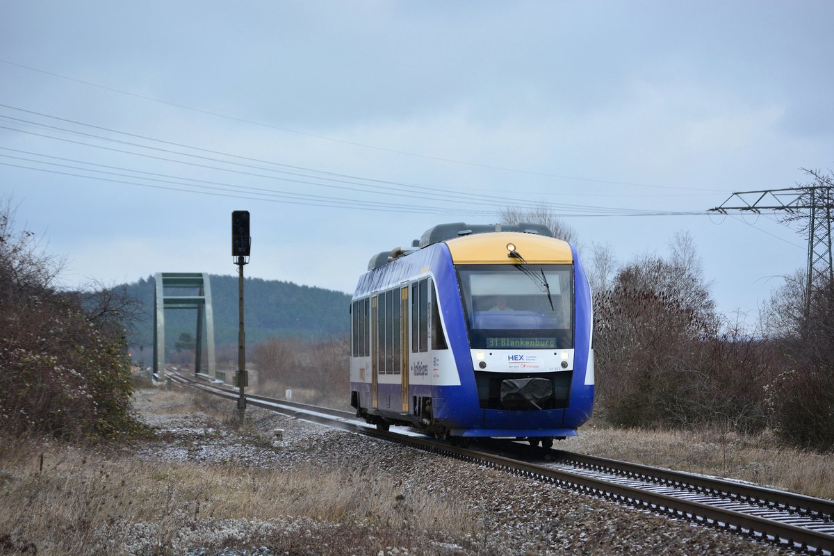 Nachdem der HEX31 die B6 überquert hat sind es nur noch wenige Minuten bis zum Bahnhof Blankenburg.

Blankenburg 05.01.2017