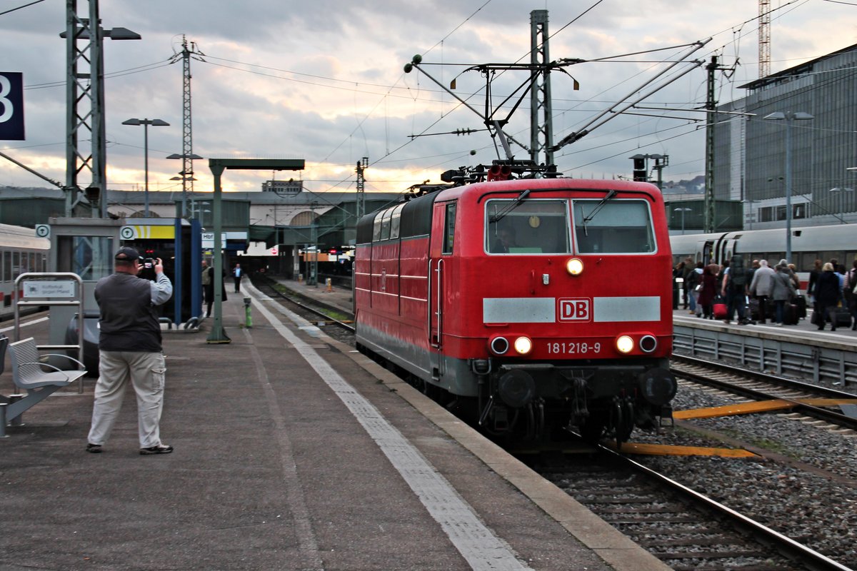 Nachdem IC 2316 (Stuttgart Hbf - Mainz Hbf) mit 103 113-7 aus dem Hauptbahnhof Stuttgart gefahren ist, fuhr 181 218-9, welche den InterCity bereit gestellt hatte, zurück ins BW Rosenstein.
