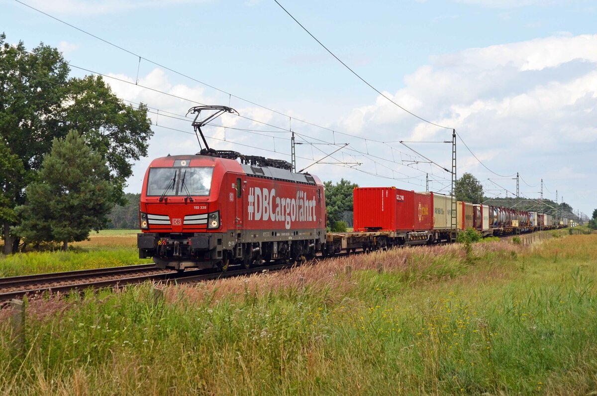 Nachdem der ICE 1707 am 01.08.21 Radis passiert hatte konnte auch 193 338 mit ihrem Containerzug seine Fahrt fortsetzen.