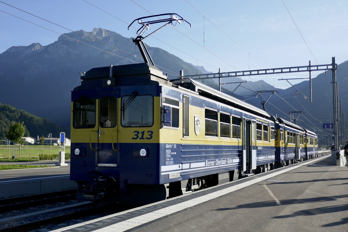 Nachdem Stopp in Grindelwald ging es mir den ABeh 4/4 II 313–311 wieder zurück nach Interlaken Ost, zuerst gab es am 19.9.25 noch einen kurzen Halt im Bahnhof Matten.