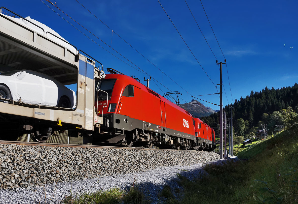 Nachschuss von 1116 092-8 und 1116 149-6, diese mit einem Autozug in Richtung Villach unterwegs waren.
Aufgenommen am 25.9.2016, bei der Durchfahrt durch den ehemaligen Bahnhof Angertal. 
