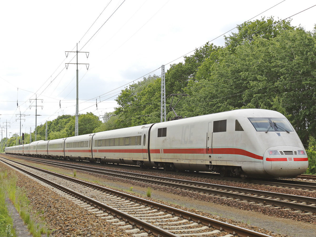  Nachschuss  401 068-2  Crailsheim  am 28. Mai 2019 bei Diedersdorf aus Richtung Berlin. 
 

