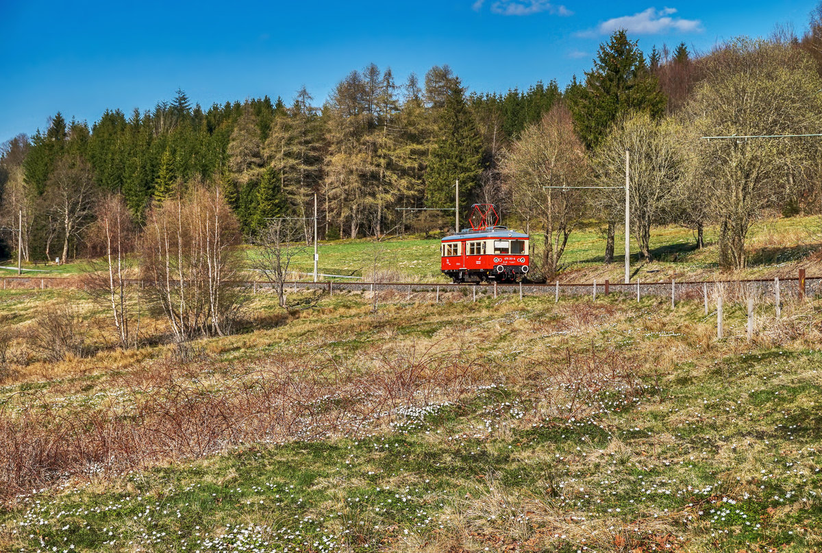 Nachschuss von 479 201-6 auf der Fahrt von Cursdorf nach Lichtenhain an der Bergbahn. 
Unterwegs war der Triebwagen als RB 29945.
Aufgenommen am 9.4.2017, kurz nach der Haltestelle Cursdorf.

