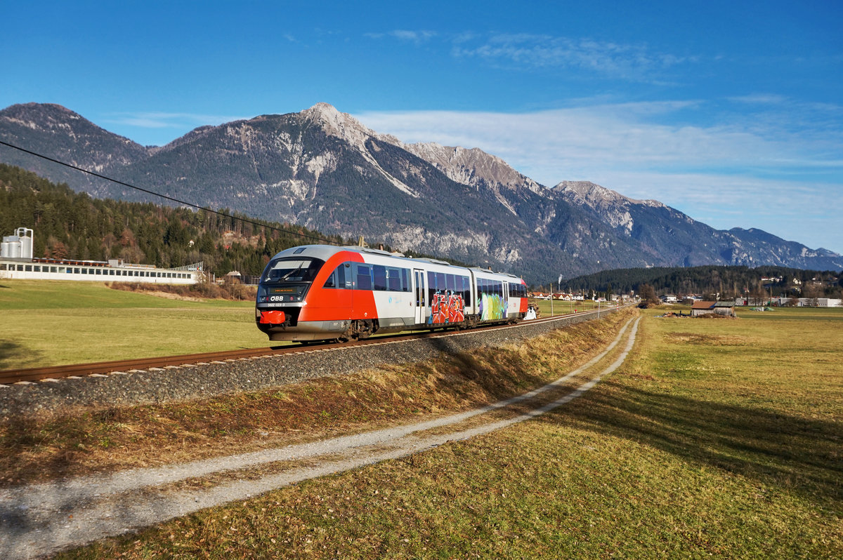 Nachschuss von 5022 023-3  Hermagor-Pressegger See  zwischen Postran und Hermagor.
Unterwegs war die  Garnitur als R 4814 von Kötschach-Mauthen nach Villach Hbf.
Aufgenommen am 8.12.2016.
