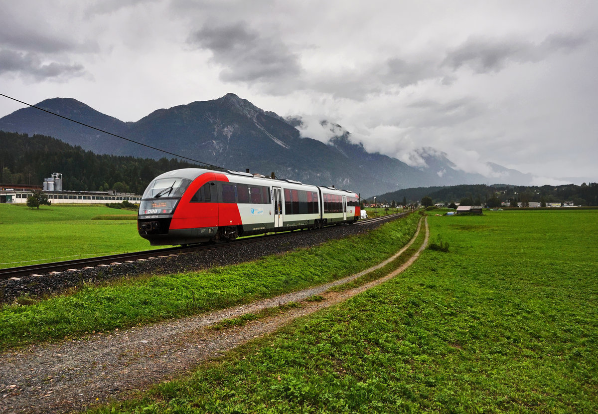 Nachschuss von 5022 027-4, bei der Ortschaft bei Podlanig.
Unterwegs war der Triebwagen als R 4805 von Kötschach-Mauthen nach Villach Hbf.
Aufgenommen am 6.9.2016.