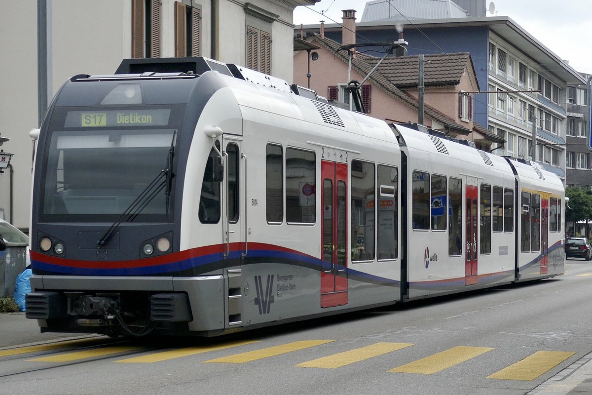 Nachschuss vom ABe 4/8 5014 der am 9.6.20 zum Bahnhof Dietikon unterwegs ist.