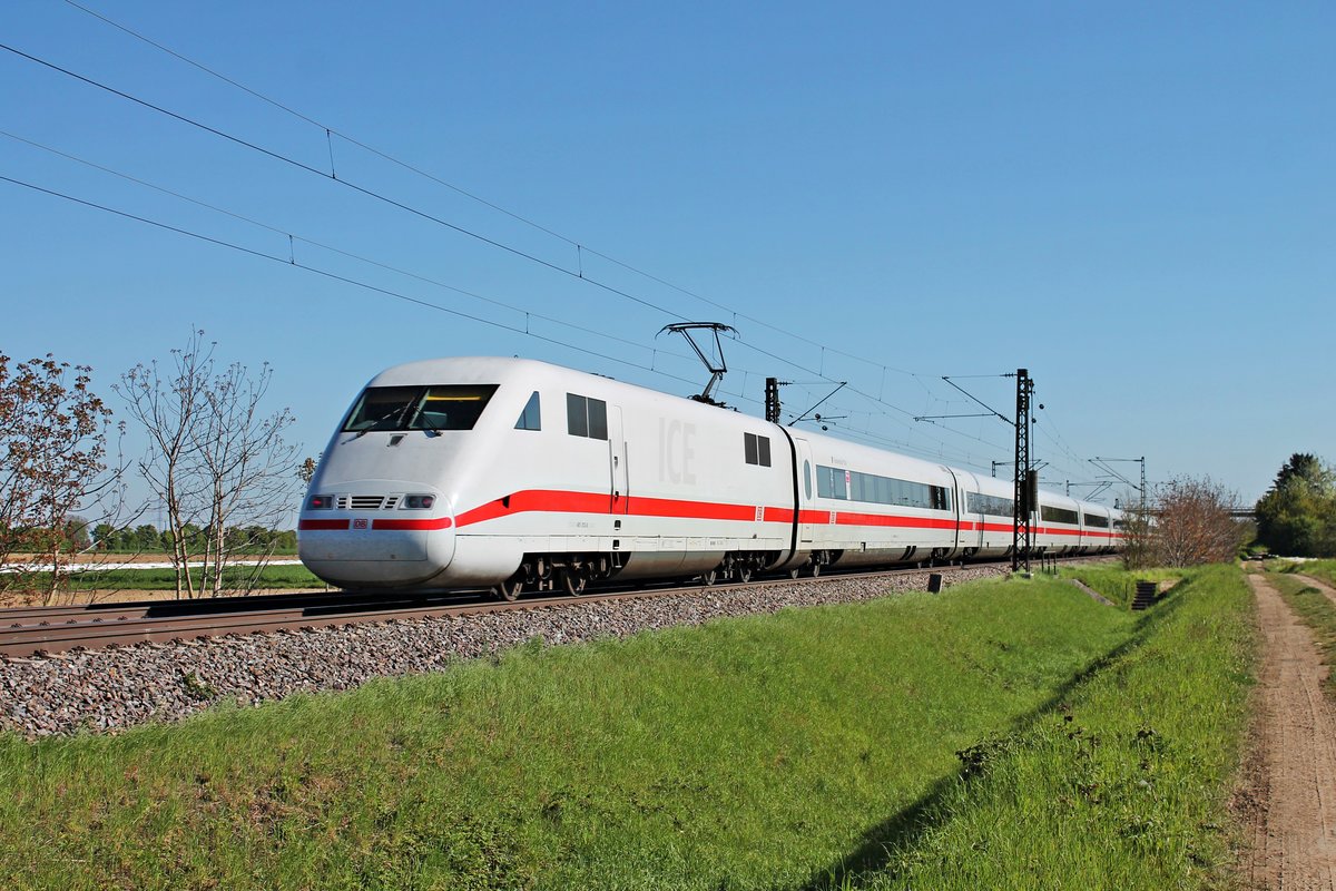 Nachschuss am 05.05.2016 auf 401 013-8  Frankenthal/Pfalz , als dieser bei Hügelheim auf der Rheintalbahn in Richtung Freiburg (Breisgau) fuhr.
