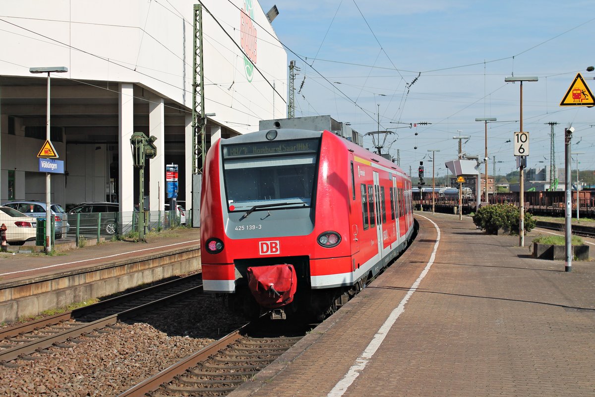 Nachschuss am 12.04.2017 auf 425 139-3  Fremersdorf , als dieser als RB71 (Merzig (Saar) - Homburg (Saar) Hbf) aus dem Völklinger Bahnhof gen Saarbrücken fuhr.