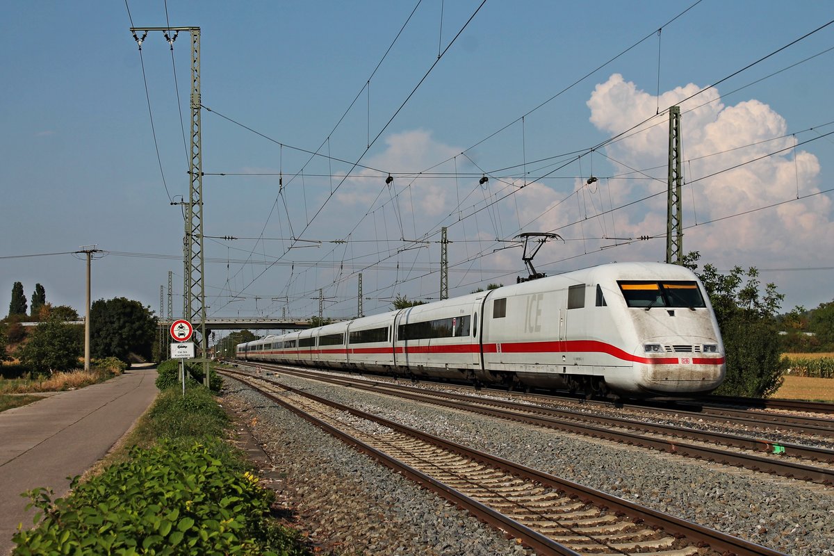 Nachschuss am 13.09.2016 auf 401 001-3  Gießen , welcher an diesem Tag als ICE 274 (Basel SBB - Berlin Ostbahnhof) durch den Bahnhof von Müllheim (Baden) fuhr.