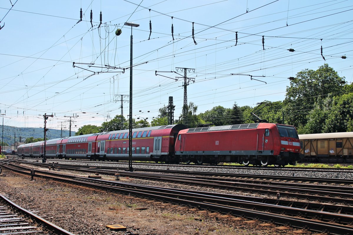 Nachschuss am 14.06.2015 auf 146 004-7, als sie einen RE5 (Emmerich - Koblenz Hbf) durch Koblenz Lützel in Richtung Zielbahnhof schob.