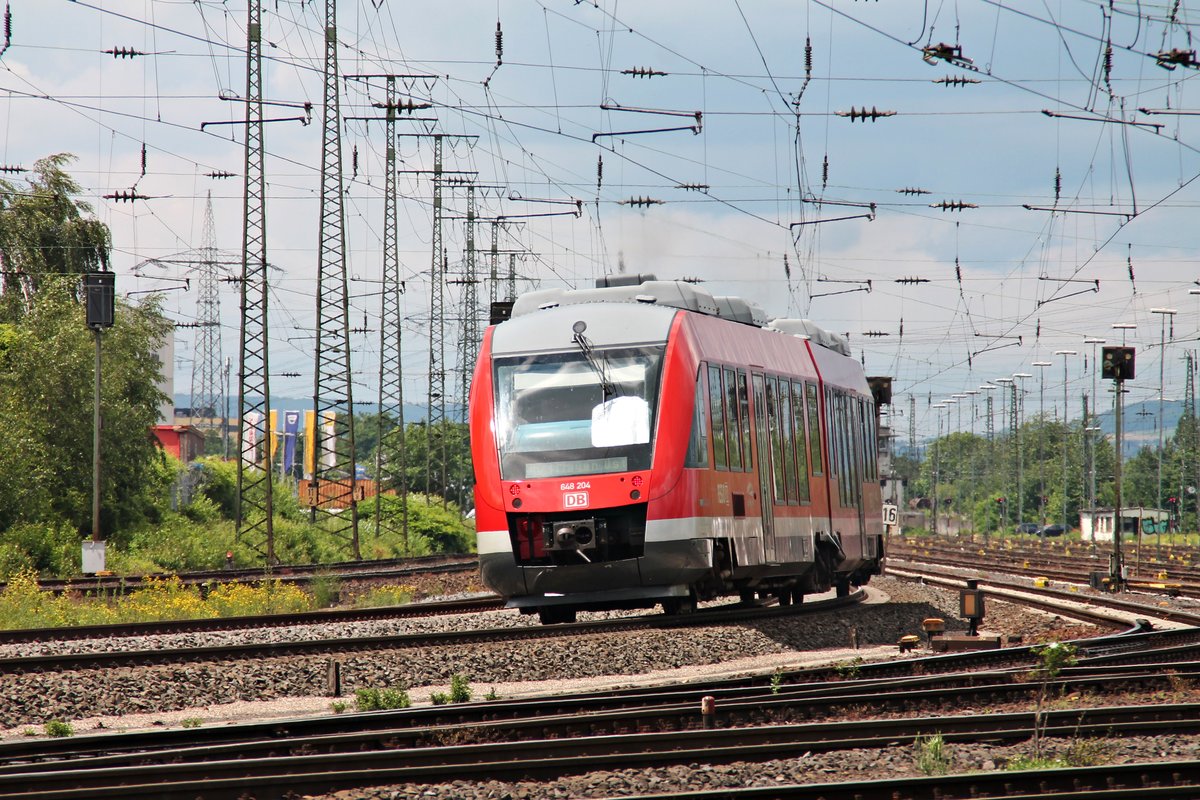 Nachschuss am 18.06.2016 auf 648 204, der als RB 23  Lahn-Eifel-Bahn  (Limburg (Lahn) - Mayen Ost) unterwegs war und vorbei an dem Rangierbahnhof von Koblenz Lützel gen Andernach fuhr.