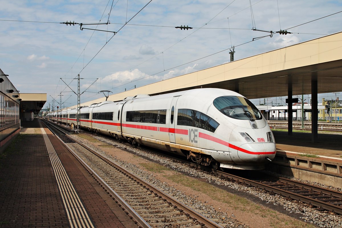 Nachschuss am 18.08.2015 auf 406 504-1 (4604), der als ICE 104 (Basel SBB - Amsterdam Centraal) zusammen mit 406 502-5 (4602) als ICE 504 (Basel SBB - Köln Hbf) in den Badischen Bahnhof von Basel einfuhren.