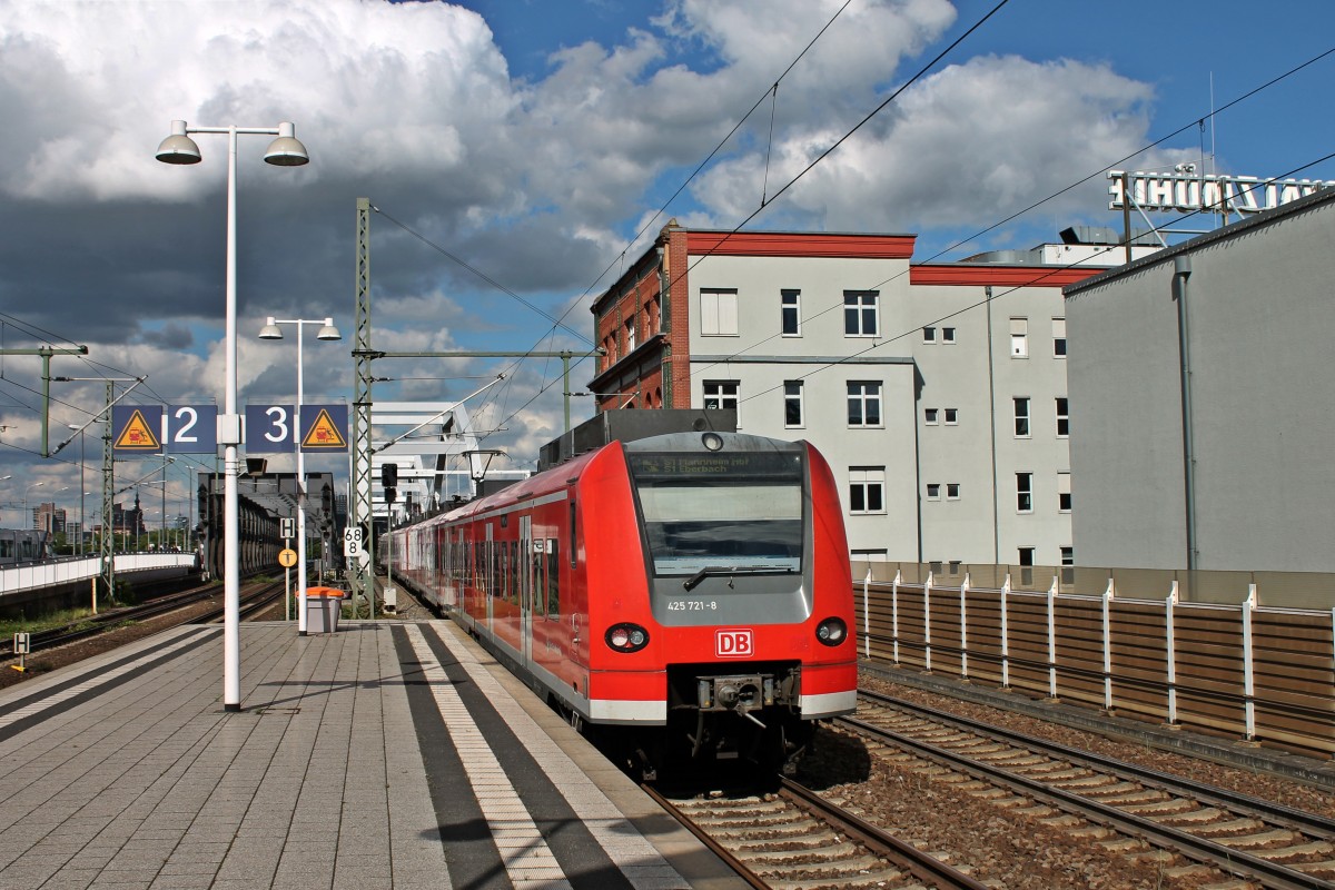 Nachschuss am 24.05.2014 auf 425 721-8 und 425 727-5 (425 225-0) bei der Ausfahrt als S1 in Ludwigshafen (Rhein) Mitte.