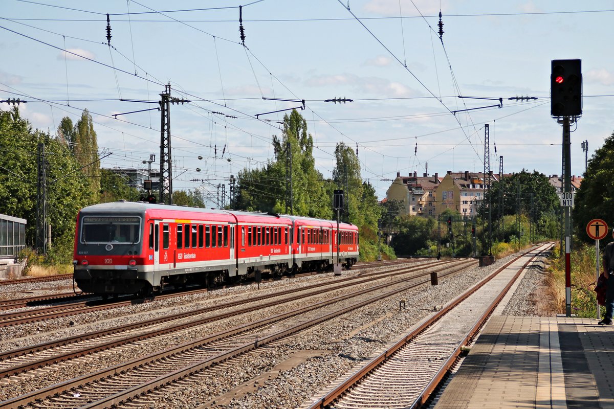 Nachschuss am 25.08.2015 auf SOB 928 567/628 567, als dieser zusammen mit SOB 928 434/628 434 als RB (München Hbf - Mühldorf) durch München Heimeranplatz gen Ostbahnhof fuhr.