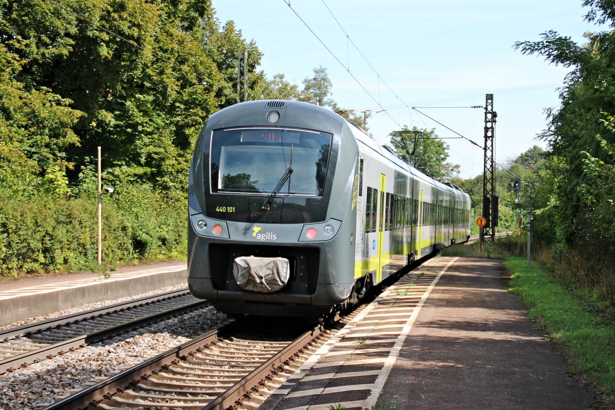 Nachschuss am 27.08.2015 auf agilis 440 101, als dieser als ag (Neunmarkt (Oberpf) - Plattling) aus dem Hp Etterzhausen in Richtung nächsten Zwischenhalt in Regensburg Prüfening fuhr.