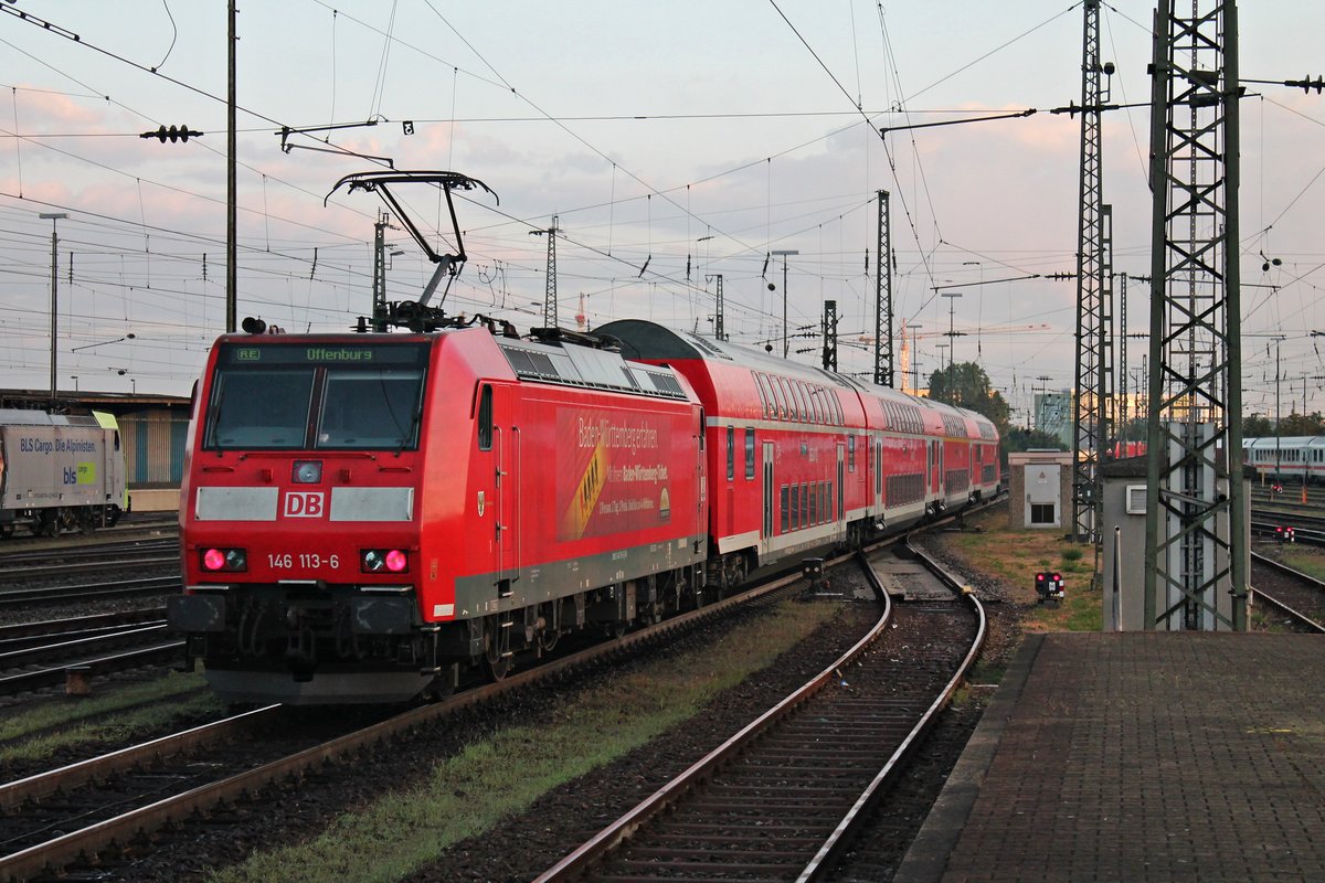 Nachschuss am frühen Morgen des 30.07.2015 auf die Freiburger 146 113-6  Baden Württemberg erfahren , als sie ihren RE (Basel Bad Bf - Offenburg) aus dem Startbahnhof gen Weil am Rhein schiebte.