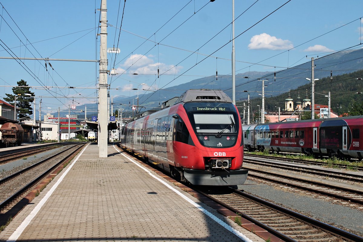 Nachschuss am Nachmittag des 01.07.2018 auf ÖBB 4024 083-0 bei der Einfahrt als REX (Landeck Zams - Innsbruck Hbf) in den Westbahnhof von Innsbruck.
