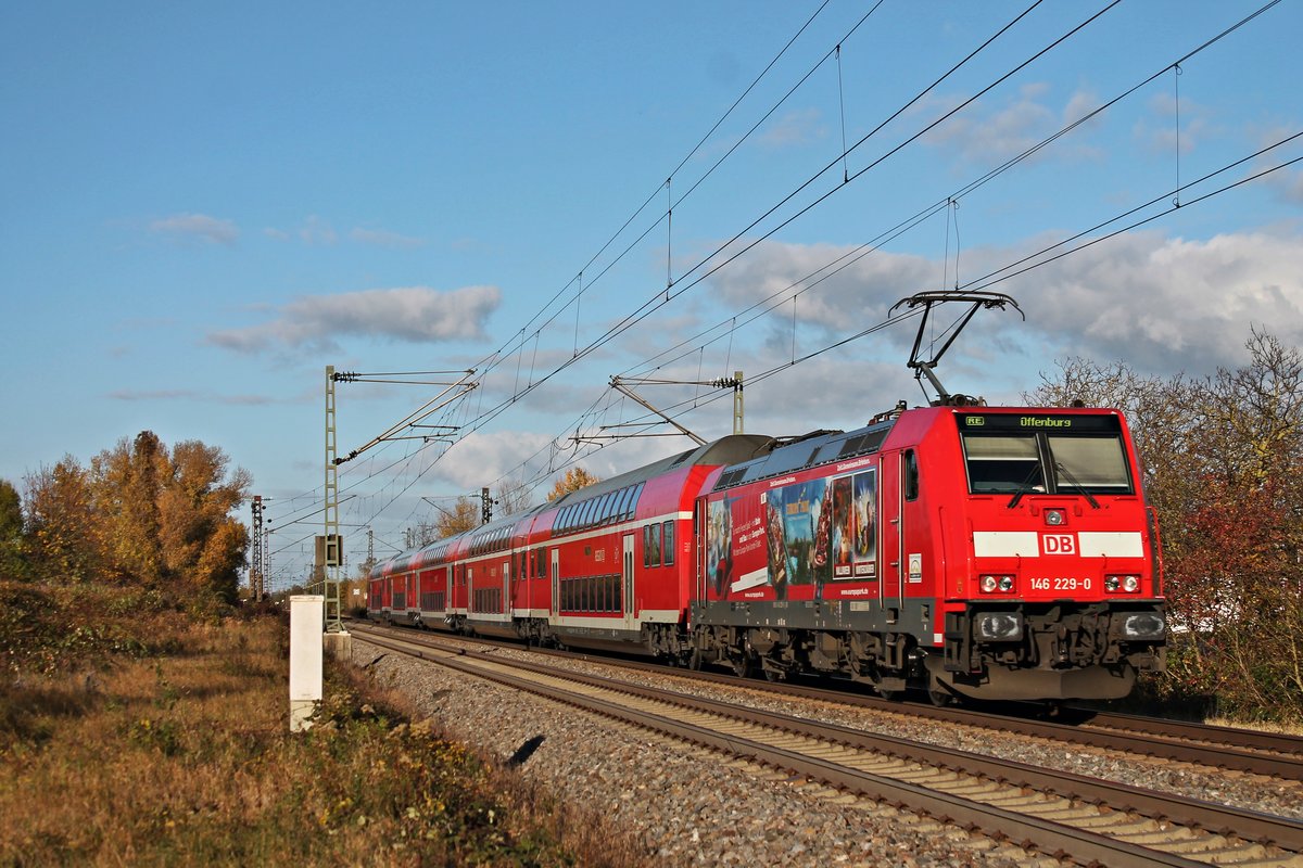 Nachschuss am Nachmittag des 30.10.2017 auf die Freiburger 146 229-0  Europa Park , als sie südlich von Buggingen ihren RE (Basel Bad Bf - Offenburg) in Richtung Norden schob.