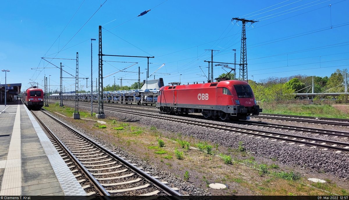 Nachschuss auf 1016 027-5 (Siemens ES64U2), die allein durch Magdeburg Hbf in südwestlicher Richtung fährt. Dabei trifft sie auf ihre deutsche Schwester 182 022-4.

🧰 ÖBB
🕓 9.5.2022 | 12:57 Uhr