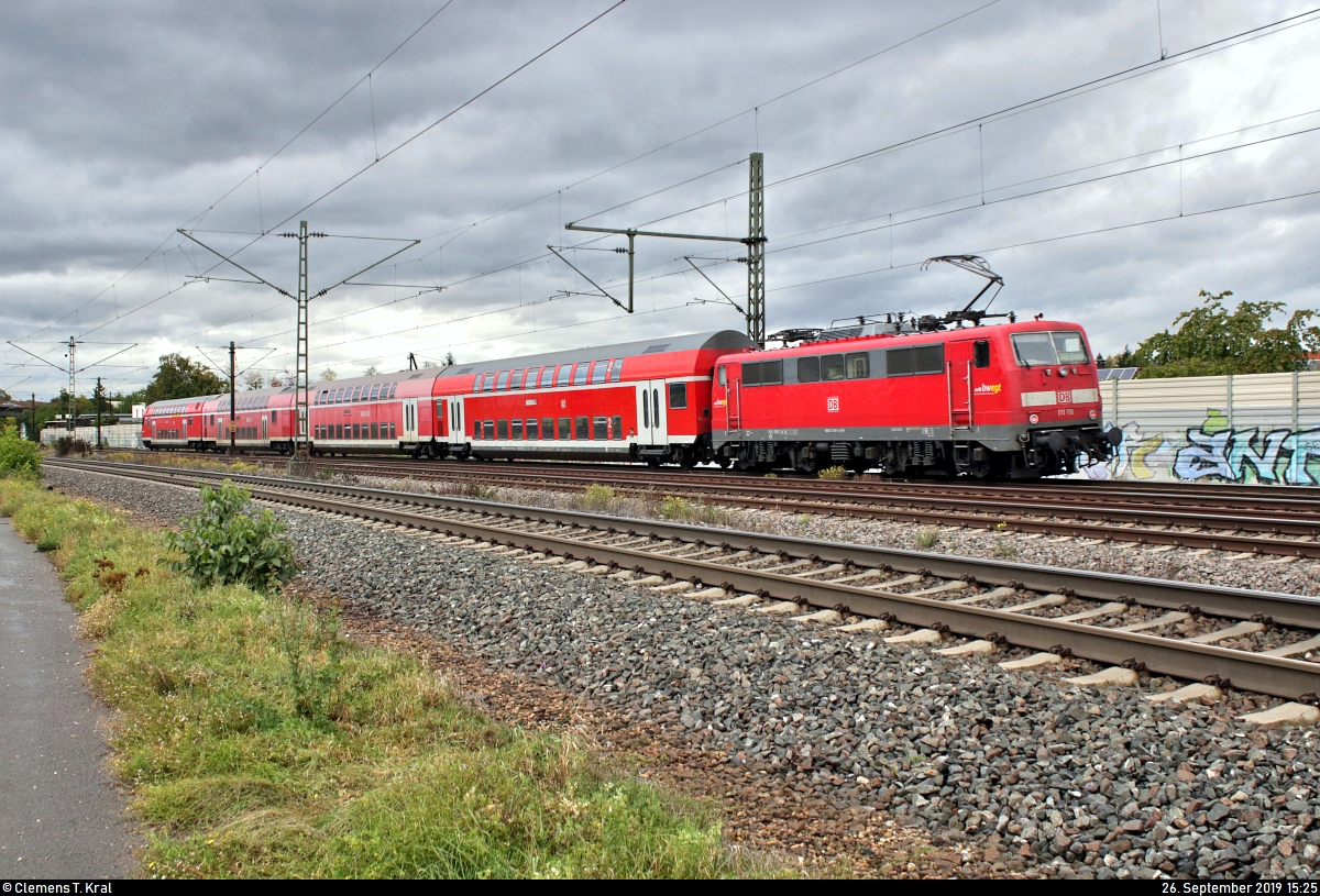Nachschuss auf 111 110-3 von DB Regio Baden-Württemberg als IRE16650 von Stuttgart Hbf nach Würzburg Hbf, der in Tamm auf der Bahnstrecke Stuttgart–Würzburg (Frankenbahn | KBS 780) fährt.
[26.9.2019 | 15:25 Uhr]