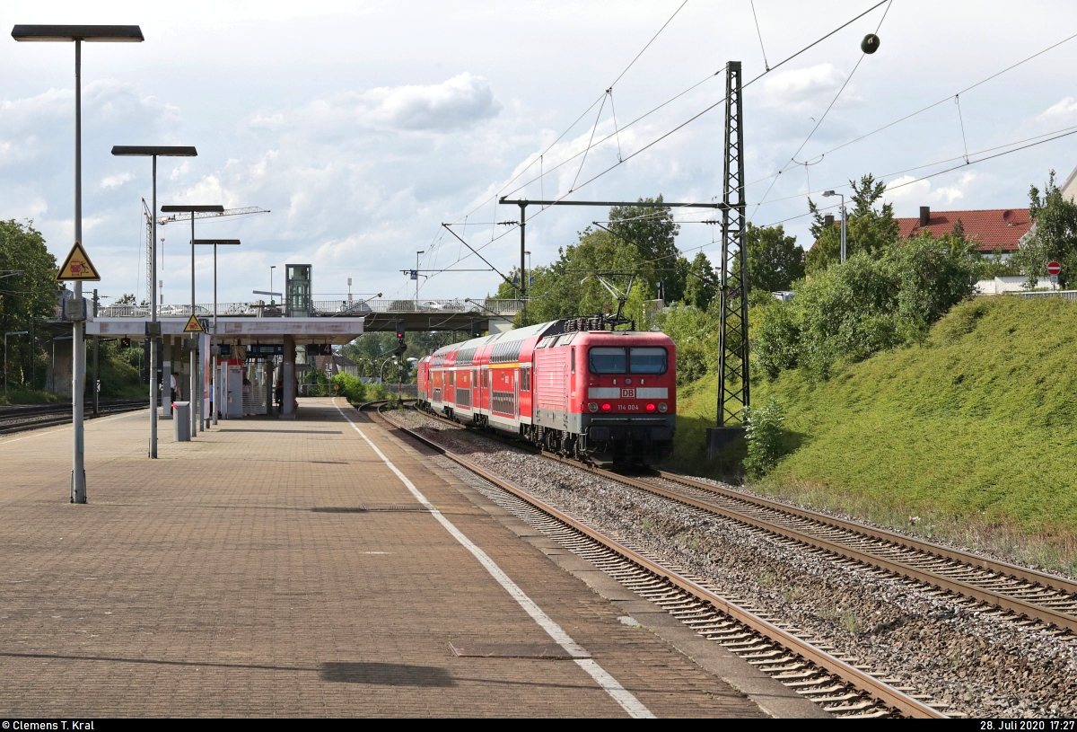 Nachschuss auf 114 004-5 (112 004-7 | 212 004-6) mit Zuglok 114 035-9 (112 035-1) von DB Regio Baden-Württemberg als IRE 16656 (IRE8) von Stuttgart Hbf nach Würzburg Hbf, der den Bahnhof Asperg auf der Bahnstrecke Stuttgart–Würzburg (Frankenbahn | KBS 780) durchfährt.
[28.7.2020 | 17:27 Uhr]