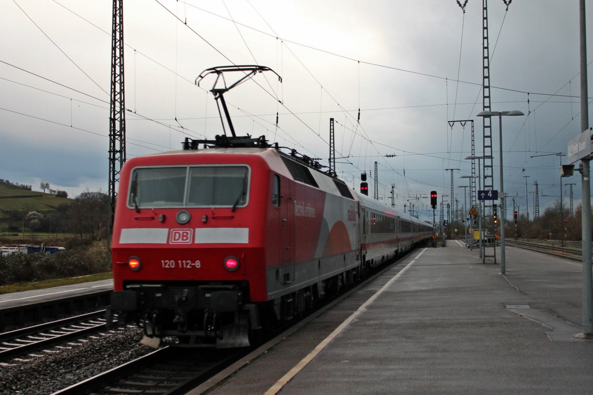 Nachschuss auf die 120 112-8  Märklin My World  am 28.02.2014 mit dem IC 2901 und ihrer Schwester 120 120-1 an der Zugspitze, die durch den Bahnhof von Mülheim (Baden) fuhren. Einen Tag später kam der Ersatzzug noch einmal nach Basel, als ICE 5 runter und fährt dann am Mittag als Ersatzzug für den ICE 72 nach Hamburg-Altona zurück.