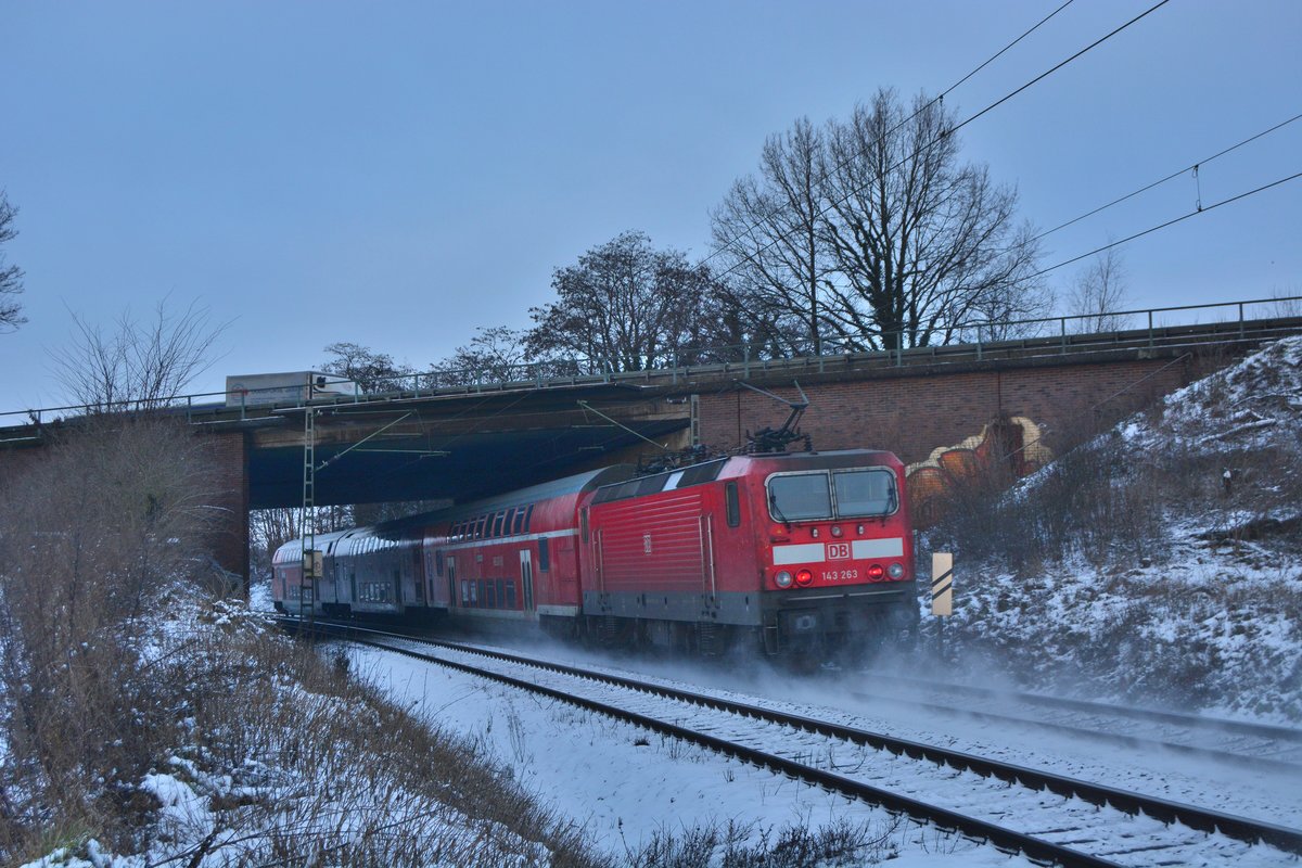 Nachschuss auf 143 263 welche ihre RB27 durch Grevenbroich Richtung Mönchengladbach schiebt.

Grevenbroich 01.02.2019