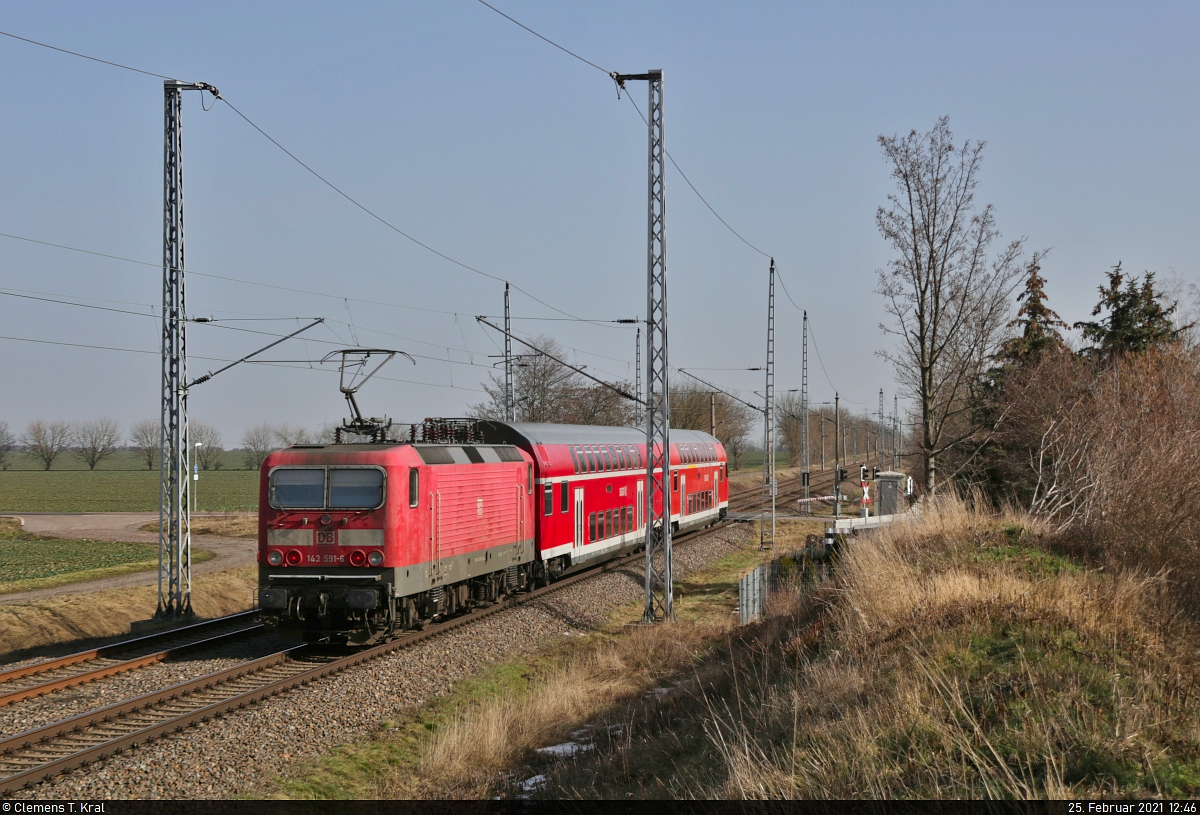 Nachschuss auf 143 591-6 in Zwebendorf.

🧰 S-Bahn Mitteldeutschland (DB Regio Südost)
🚝 S 37913 (S9) Halle(Saale)Hbf–Eilenburg
🚩 Bahnstrecke Halle–Cottbus (KBS 219)
🕓 25.2.2021 | 12:46 Uhr