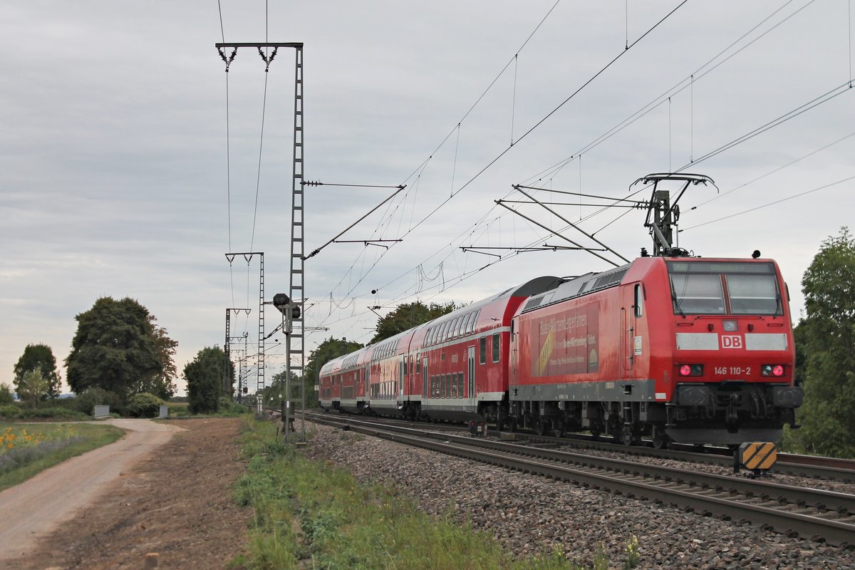 Nachschuss auf 146 110-2  Baden Württemberg erfahren/Müllheim (Baden) , welche am 16.09.2016 ihre RB (Müllheim (Baden) - Offenburg) kurz hinterm Startbahnhof gen Buggingen schob.