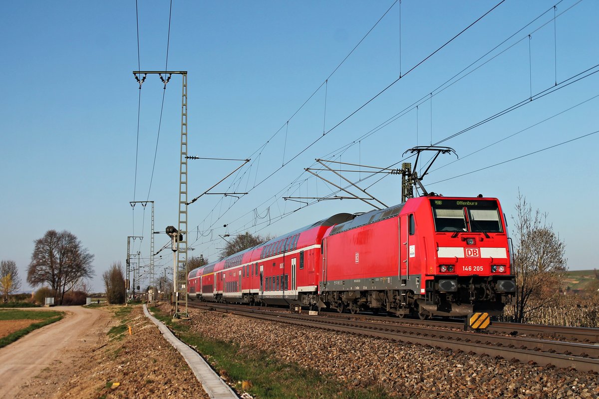 Nachschuss auf 146 205, welche am 27.03.2017 ihrer RB (Basel Bad Bf - Offenburg) nördlich von Müllheim (Baden) gen Buggingen schob.